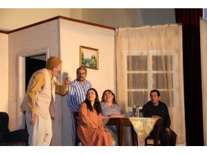 Cezaevindeki kadınlar tiyatro izledi