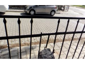 Bacağına demir korkuluk saplanan öğrenci kurtarıldı