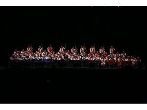 "Budapeşte Gypsy Senfoni Orkestrası" İstanbul'da konser verdi