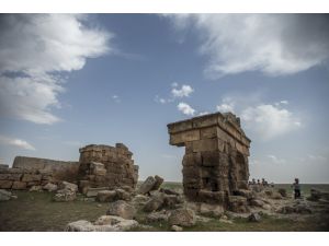 "Güneydoğu'nun Efes"i keşfedilmeyi bekliyor