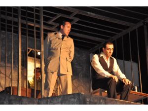 "Yaslıada" tiyatro oyunu Sorgun'da sahnelendi