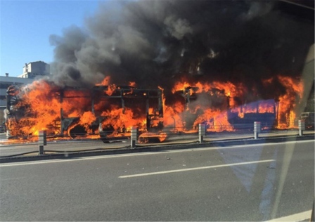 İstanbul'da metrobüs yangını