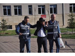 Tül perdeyi sordu, dükkanı soydu