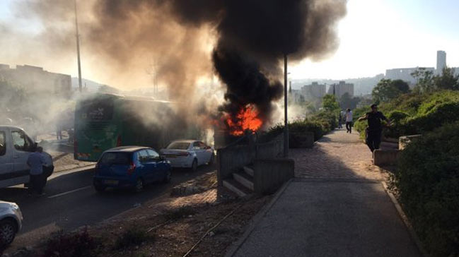 Kudüs'te otobüste patlama: Çok sayıda yaralı var