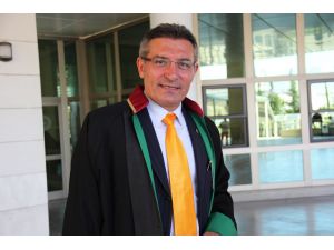 Sanatçı Bülent Ersoy'a, "kemer takma" davasından beraat