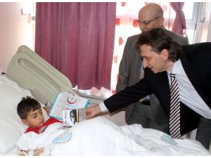 Hasta yataklarında bayramı kutladılar