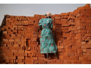 Sudan'da kadın tuğla işçileri