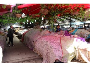 Ağrı'da pazar esnafından belediyeye protesto