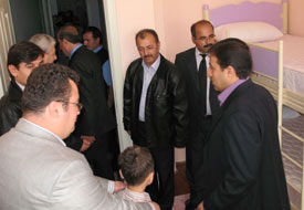 Parçalanmış ailelerin çocukları kalıyor