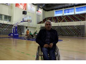 "Engelli başkan" iki takımda başarılara imza atıyor