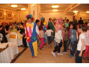 Sevgi Evleri'nde kalan çocuklara doğum günü partisi