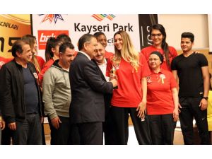 Abdullah Gül Üniversitesi'ne "yılın takımı" ödülü