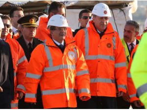 İzmit Körfez Geçişi Asma Köprüsü'nün son tabliyesi yerleştirildi