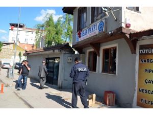 Ensar Vakfı İnegöl Şubesi'ne taşlı saldırı