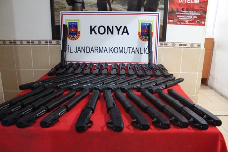 Konya’da kaçak silah operasyonu