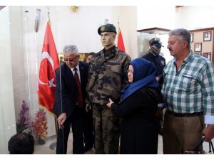 Şehit eşinin eşyalarını müzeye bıraktı