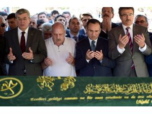 Adalet Bakanı Bozdağ, İstanbul'da cenazeye katıldı