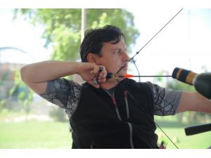 Günde 500 ok atarak olimpiyatlara hazırlanıyor