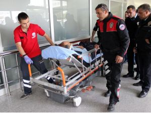 Kayseri'de kamyon ile polis aracı çarpıştı