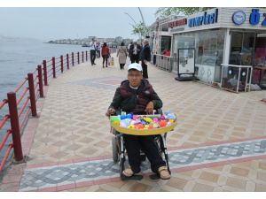 Hayalinin peşinden tekerlekli sandalyesiyle koşuyor