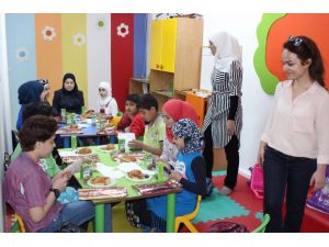 Suriyeli yetimlere destek oldular