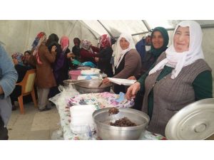 Karakeçili'de Kur'an kursu yararına kermes düzenlendi