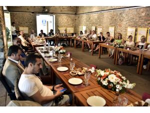 İngiliz gazeteci ve yazarlar Bodrum'da