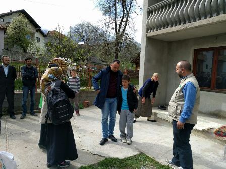 İHH Karadağ’da yetimlerin yüzünü güldürdü