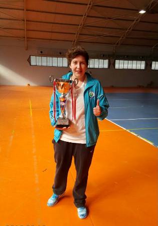 İlkin, şampiyonluk kupası ile