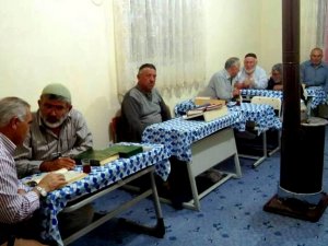 Yaşlılar Ku'ran öğreniyor