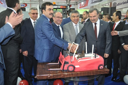 Yuntes Makina’dan pastalı açılış