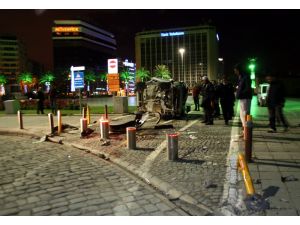 İzmir'de trafik kazası: 2 kişi yaralandı