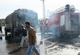 Yüklü kamyonun lastikleri yandı