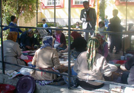 Velilerden okul bahçesinde kermes