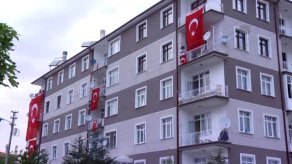 Sare Davutoğlu, Şehit Uzman Çavuş Ayyıldız'ın Baba Evini Ziyaret Etti