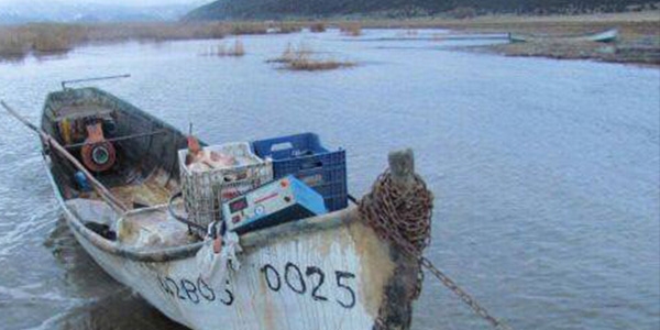 Gölde balık avına muhtarlık baskını