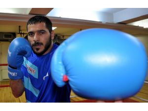 Dünya şampiyonu kick boksçu, unvan maçını bekliyor