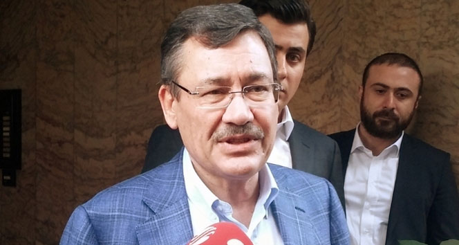 Melih Gökçek'ten çok konuşulacak Davutoğlu tweeti
