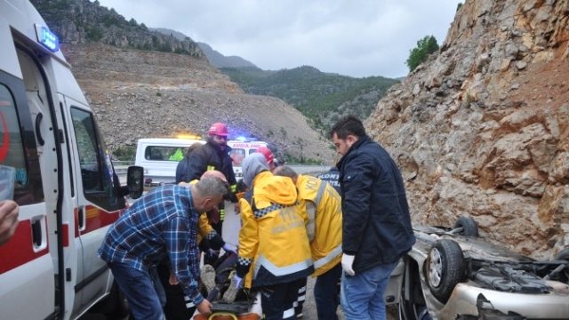 Konya'da Araçta Sıkışan Yaşlı Kadınları İtfaiye Kurtardı
