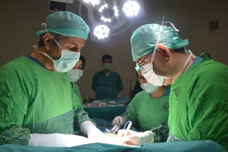 İlk ameliyat Rektör Şahin’den