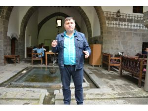 Sur'da artık silah değil müzik sesi yankılanıyor