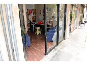 Manisa'da TKP binasının camları kırıldı