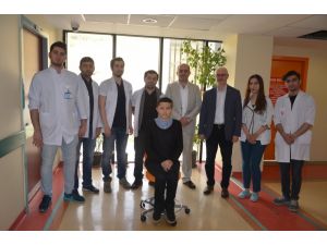 Genç kızın kopan kafa derisi ameliyatla yerine dikildi