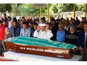 Arzu, Anneler Günü'nü annesiz geçirecek