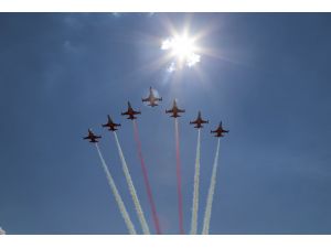 Türk Yıldızları "anneler" için uçtu
