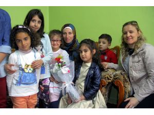 ''Minik yürekler'' Suriyeli kadınların Anneler Günü'nü kutladı