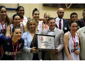 Fenerbahçe şampiyonluk kupasını aldı