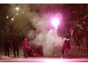Yunanistan'da polis ve göstericiler çatıştı