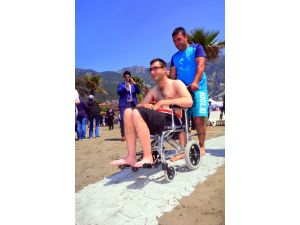 Sakin Kent'te "Engelsiz Plaj" açıldı