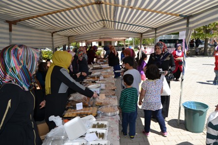 Yardıma muhtaç öğrenciler için kermes